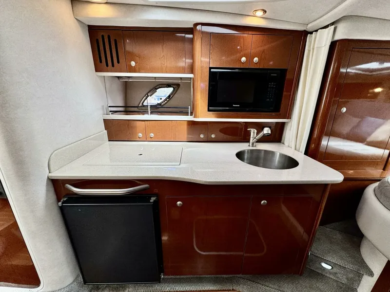 Slide: The Image of 2008 Sea Ray 330 Sundancer 33 - 7829423