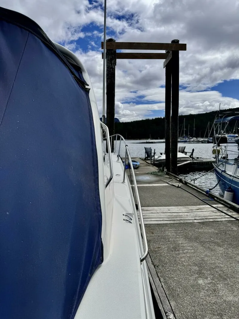Slide: The Image of 2008 Sea Ray 330 Sundancer 33 - 7829417
