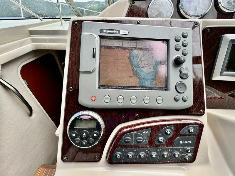 Slide: The Image of 2008 Sea Ray 330 Sundancer 33 - 7829404