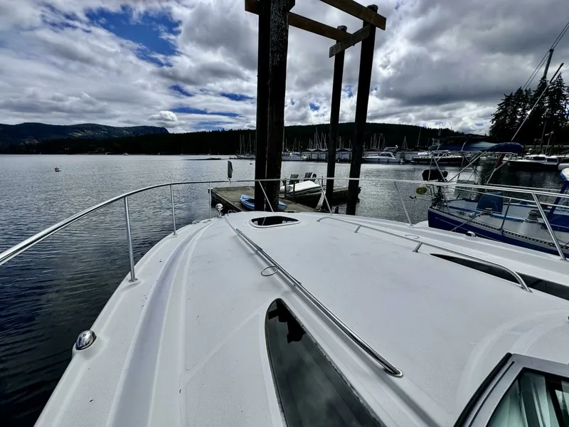 Slide: The Image of 2008 Sea Ray 330 Sundancer 33 - 7829412