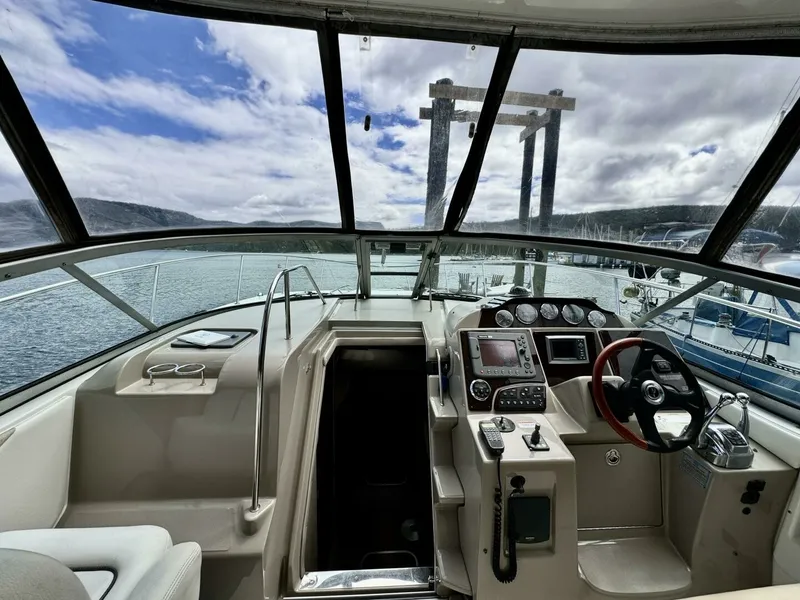 Slide: The Image of 2008 Sea Ray 330 Sundancer 33 - 7829398