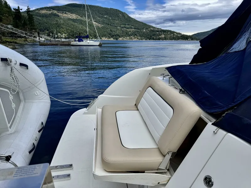 Slide: The Image of 2008 Sea Ray 330 Sundancer 33 - 7829387