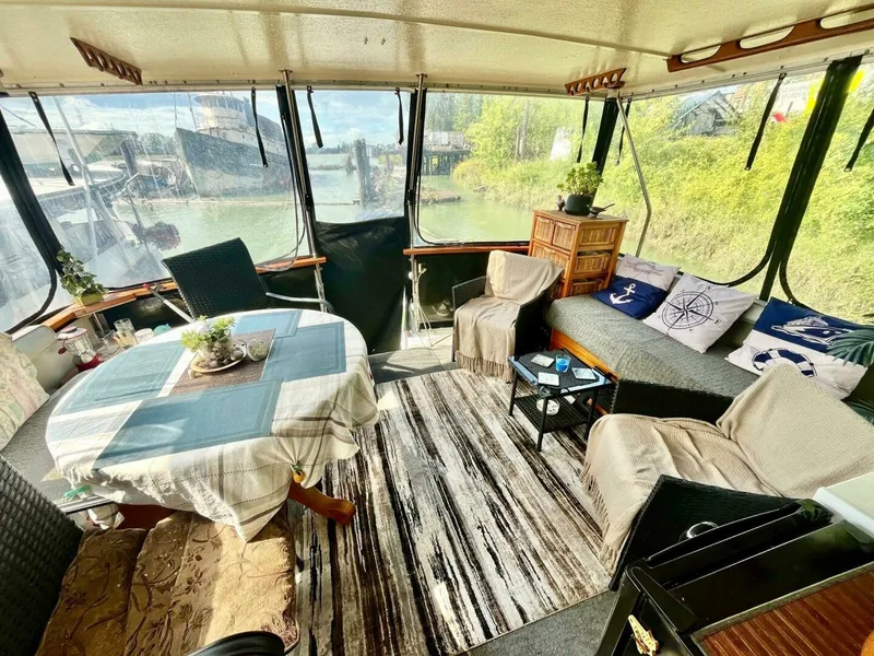 Slide: The Image of 1983 Uniflite Double Cabin 42 - 7829445