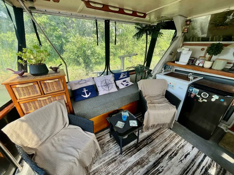 Slide: The Image of 1983 Uniflite Double Cabin 42 - 7829446