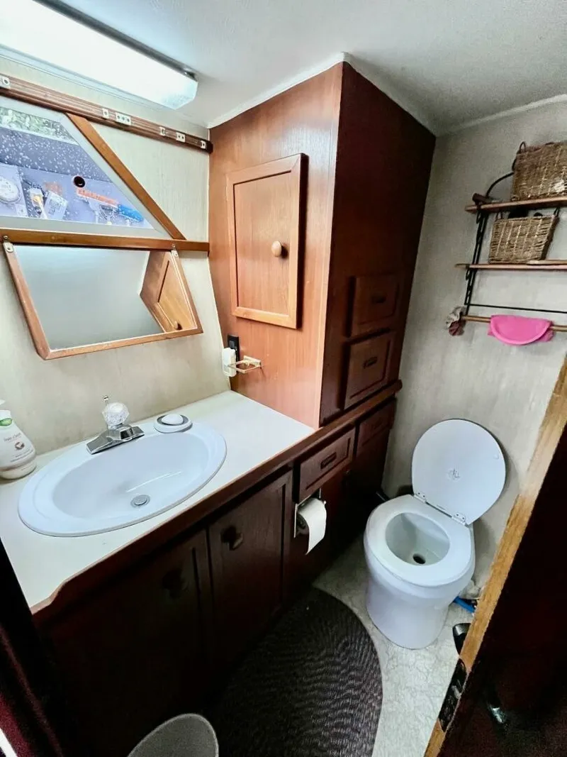 Slide: The Image of 1983 Uniflite Double Cabin 42 - 7829465