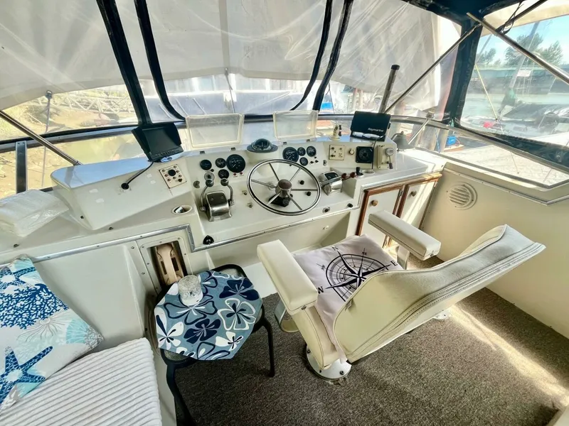 Slide: The Image of 1983 Uniflite Double Cabin 42 - 7829449