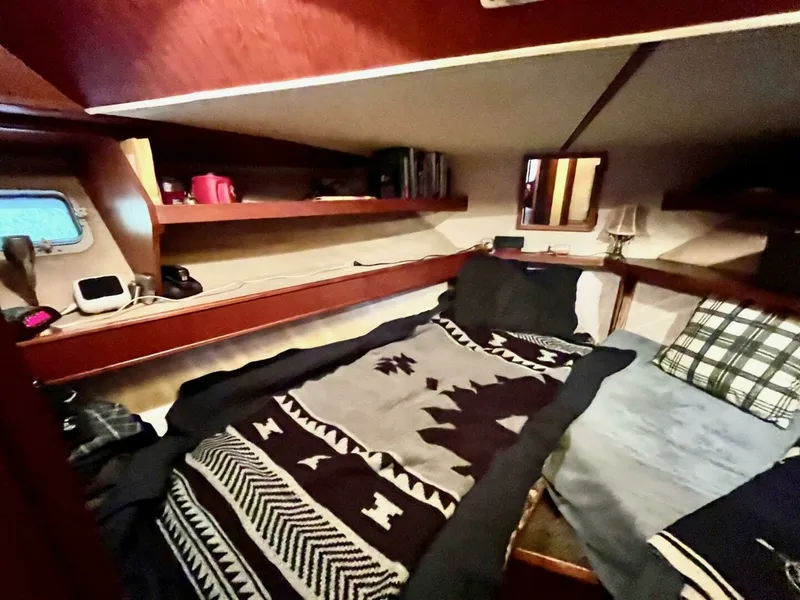 Slide: The Image of 1983 Uniflite Double Cabin 42 - 7829460