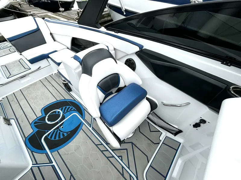 Slide: The Image of 2020 Scarab 255 ID Wake 25 - 7829758