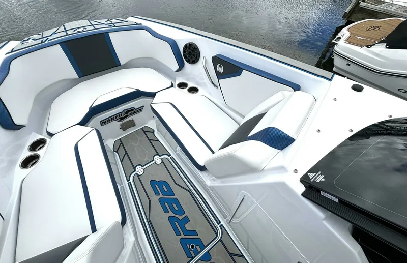 Slide: The Image of 2020 Scarab 255 ID Wake 25 - 7829767