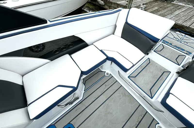 Slide: The Image of 2020 Scarab 255 ID Wake 25 - 7829754