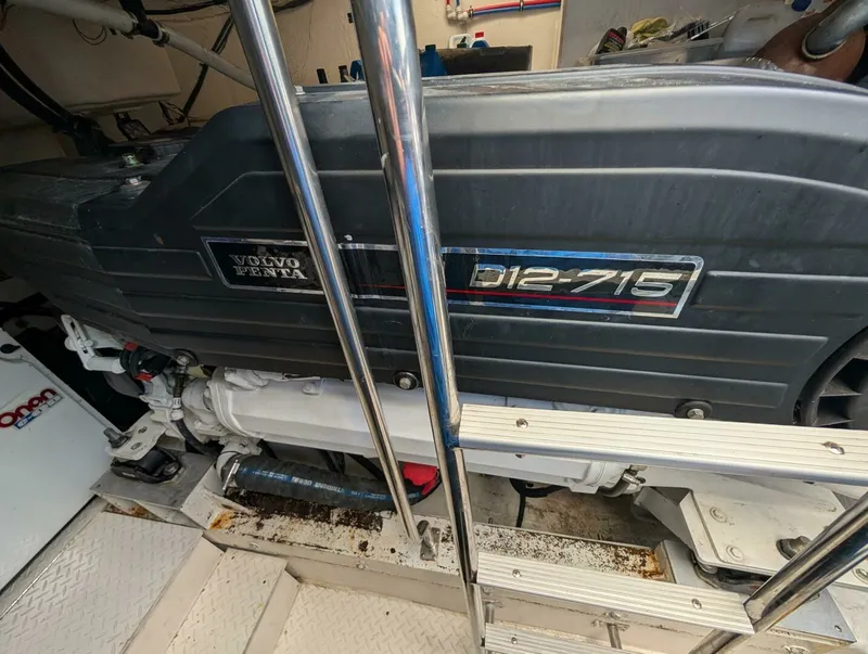 Slide: The Image of 2007 Cruisers Yachts 520 Express 52 - 7829844