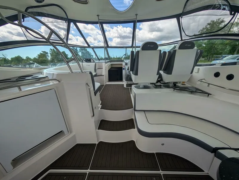 Slide: The Image of 2007 Cruisers Yachts 520 Express 52 - 7829802