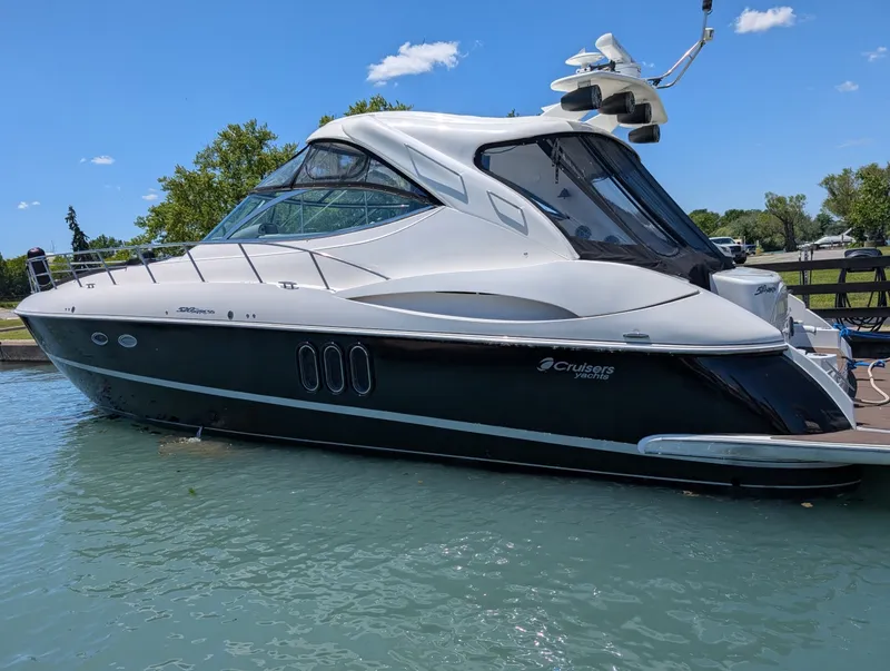 Slide: The Image of 2007 Cruisers Yachts 520 Express 52 - 7829790