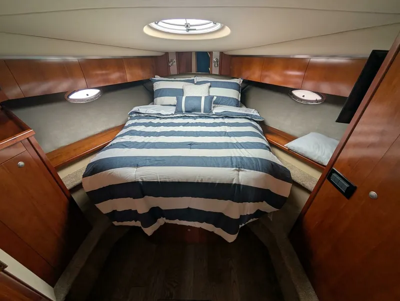 Slide: The Image of 2007 Cruisers Yachts 520 Express 52 - 7829827