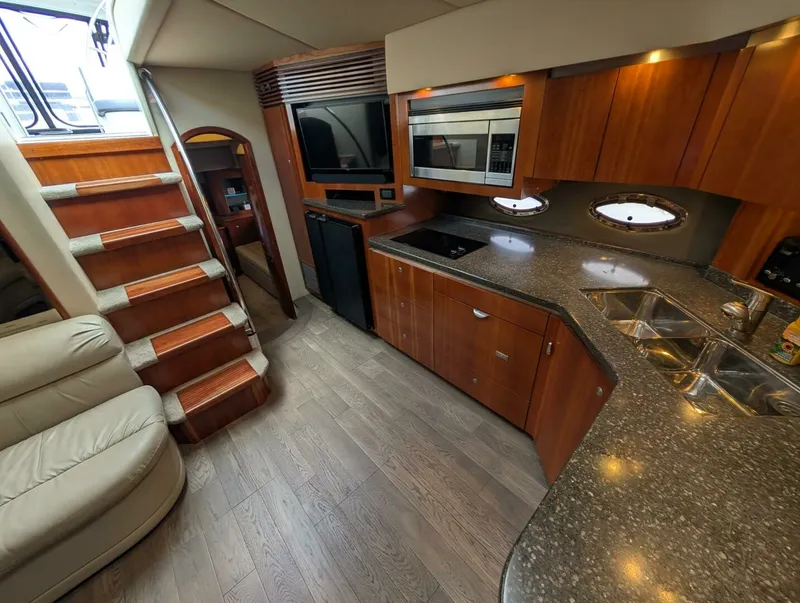 Slide: The Image of 2007 Cruisers Yachts 520 Express 52 - 7829833