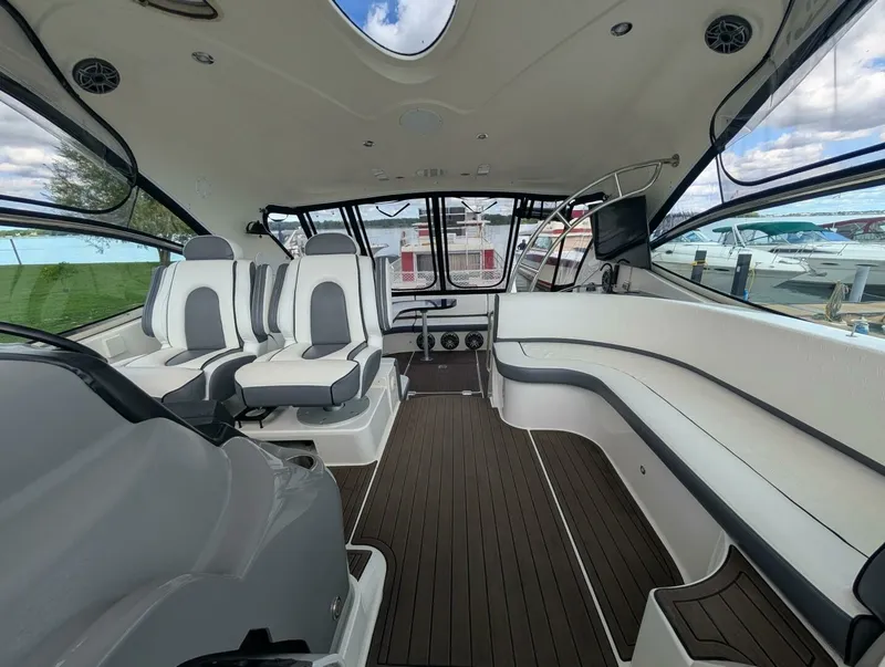 Slide: The Image of 2007 Cruisers Yachts 520 Express 52 - 7829816