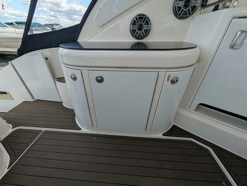 Slide: The Image of 2007 Cruisers Yachts 520 Express 52 - 7829805