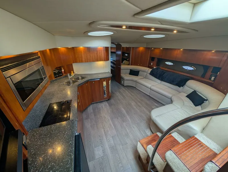 Slide: The Image of 2007 Cruisers Yachts 520 Express 52 - 7829821