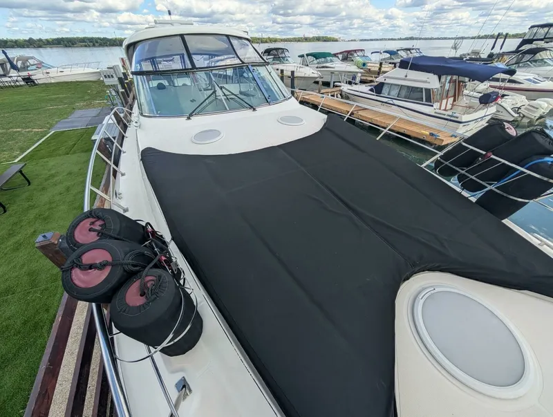 Slide: The Image of 2007 Cruisers Yachts 520 Express 52 - 7829795