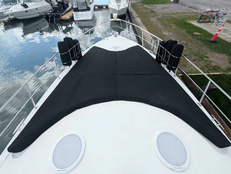 Slide: The Image of 2007 Cruisers Yachts 520 Express 52 - 7829797