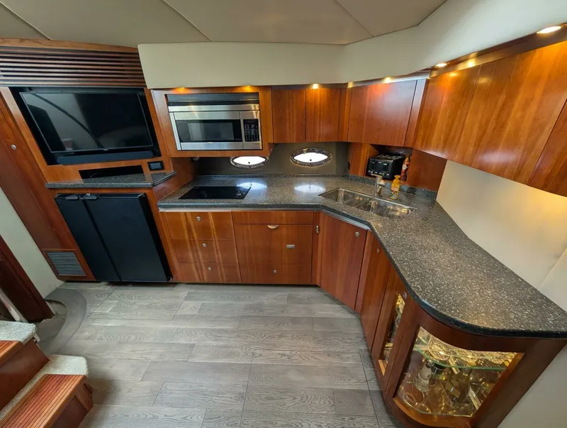 Slide: The Image of 2007 Cruisers Yachts 520 Express 52 - 7829823