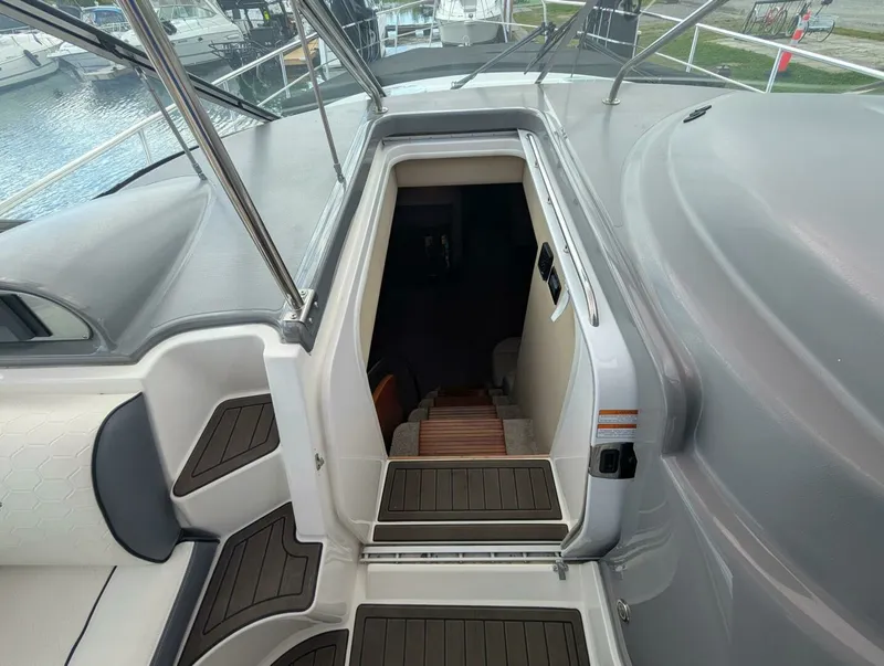 Slide: The Image of 2007 Cruisers Yachts 520 Express 52 - 7829820