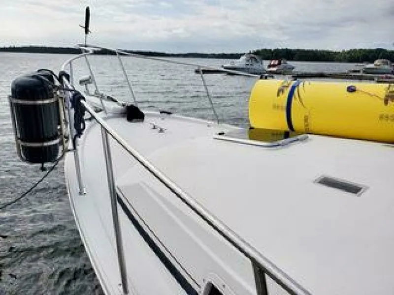 Slide: The Image of 1986 Bayliner 3270 32 - 7829902