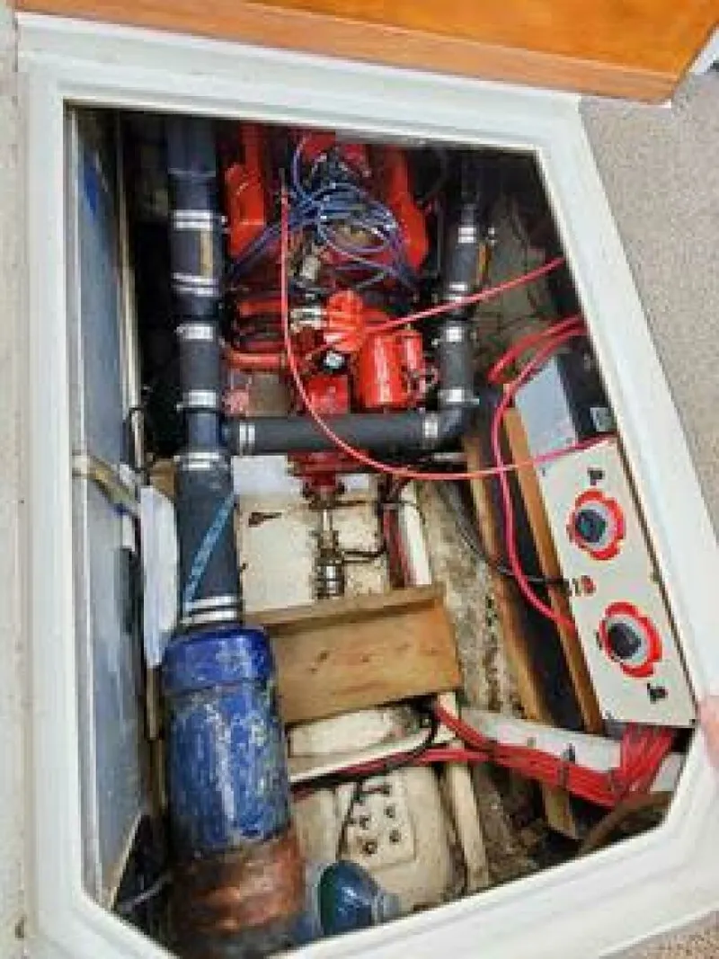 Slide: The Image of 1986 Bayliner 3270 32 - 7829925