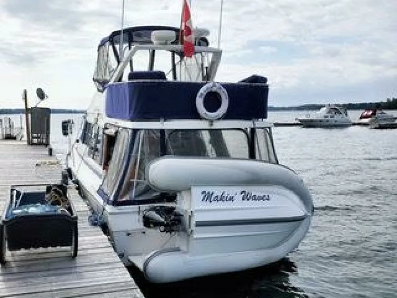 Slide: The Image of 1986 Bayliner 3270 32 - 7829899