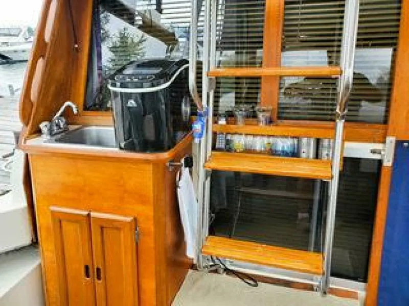Slide: The Image of 1986 Bayliner 3270 32 - 7829911