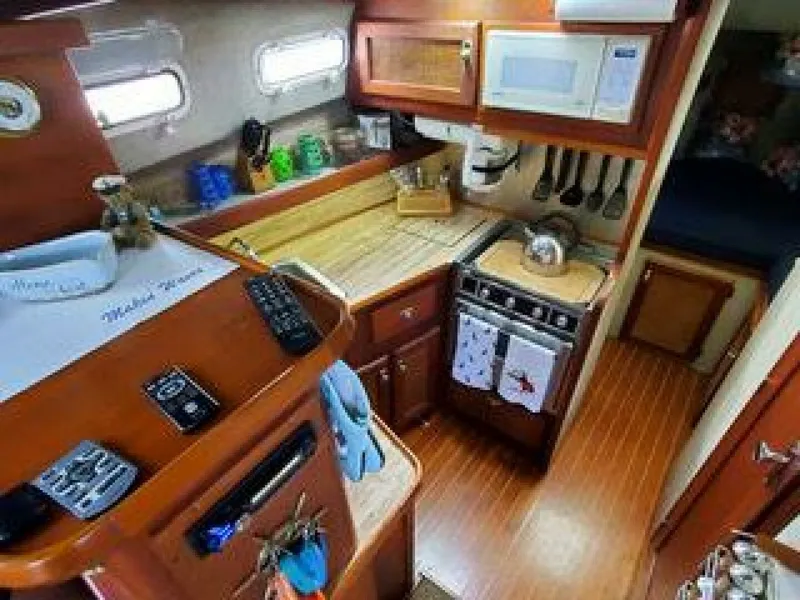 Slide: The Image of 1986 Bayliner 3270 32 - 7829920