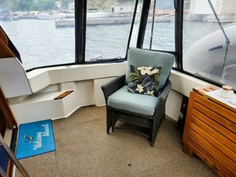 Slide: The Image of 1986 Bayliner 3270 32 - 7829908