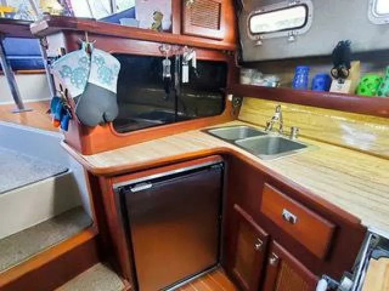 Slide: The Image of 1986 Bayliner 3270 32 - 7829921