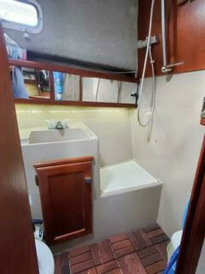 Slide: The Image of 1986 Bayliner 3270 32 - 7829924