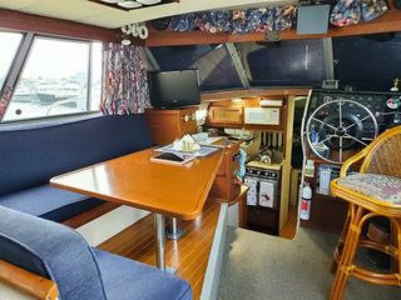 Slide: The Image of 1986 Bayliner 3270 32 - 7829917