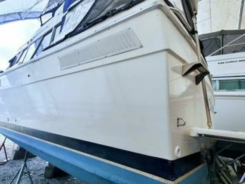 Slide: The Image of 1986 Bayliner 3270 32 - 7829903