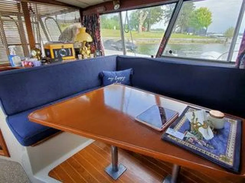 Slide: The Image of 1986 Bayliner 3270 32 - 7829919