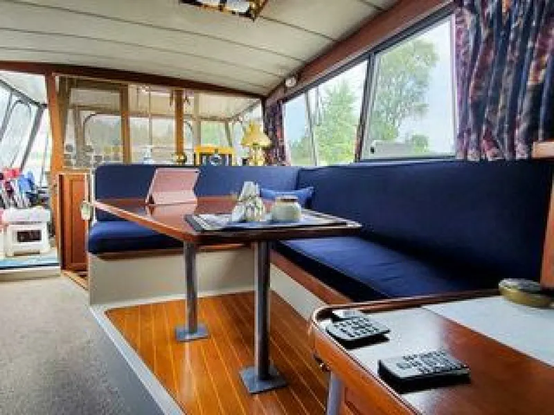 Slide: The Image of 1986 Bayliner 3270 32 - 7829918