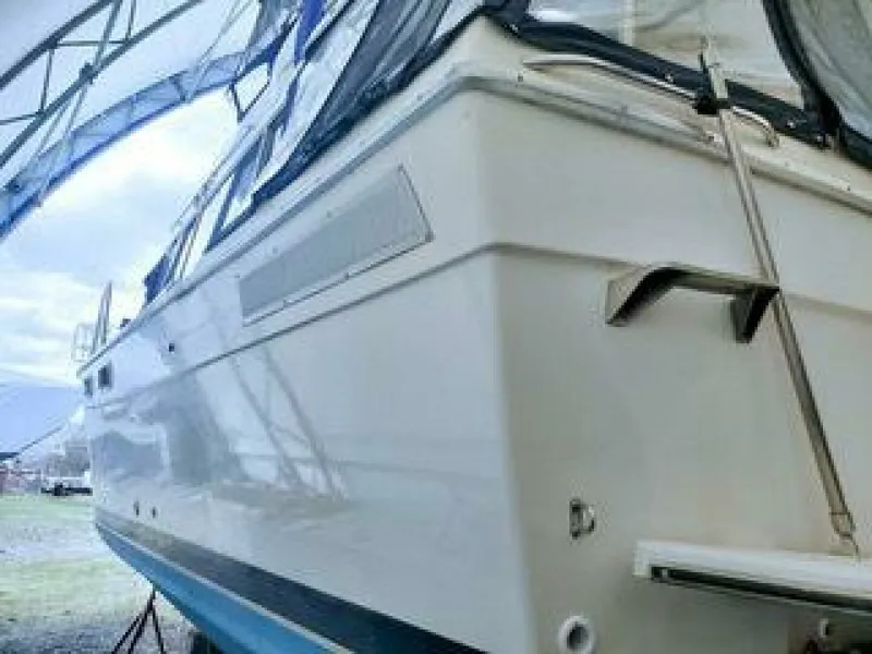 Slide: The Image of 1986 Bayliner 3270 32 - 7829904