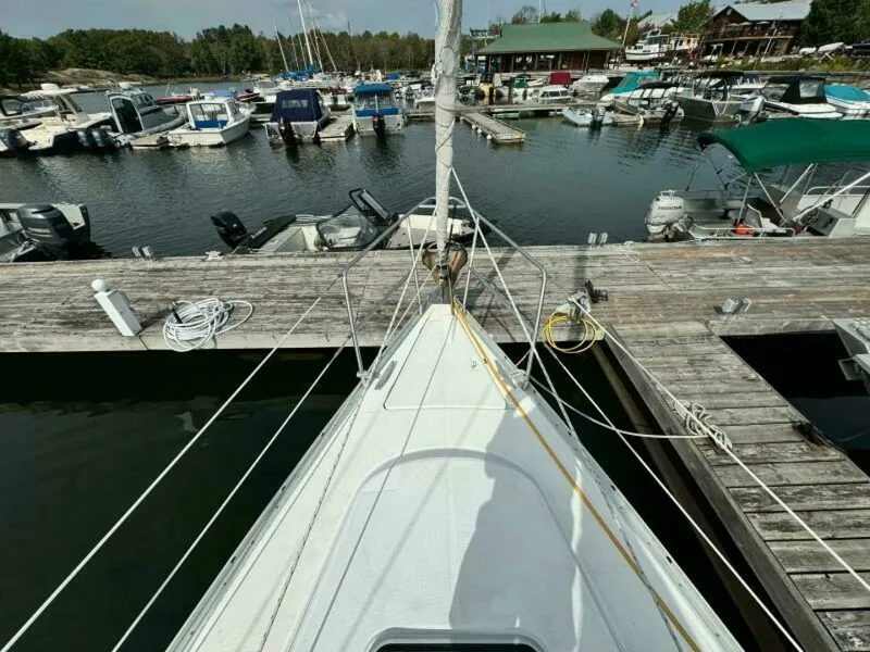 Slide: The Image of 2004 Beneteau 323 32 - 7829931