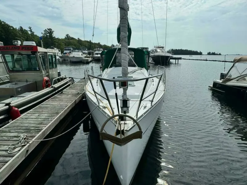 Slide: The Image of 2004 Beneteau 323 32 - 7829928