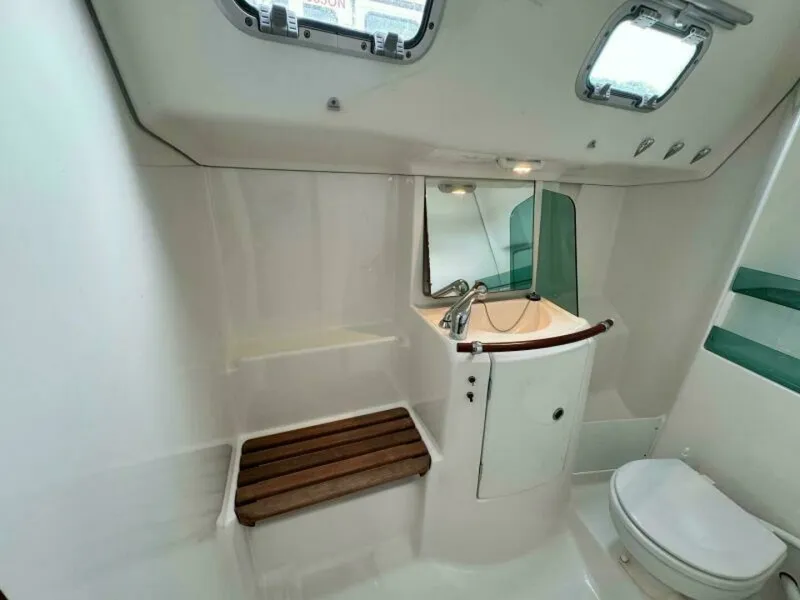 Slide: The Image of 2004 Beneteau 323 32 - 7829965