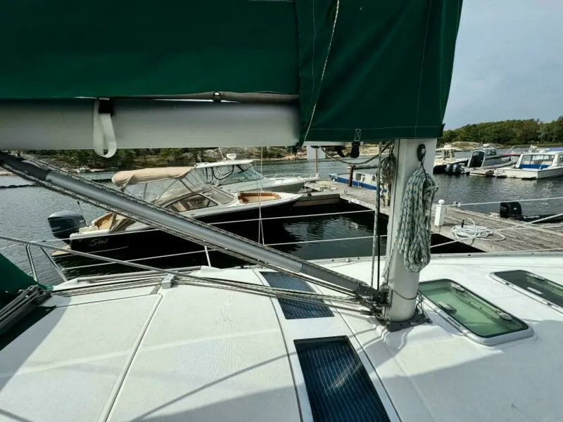 Slide: The Image of 2004 Beneteau 323 32 - 7829935