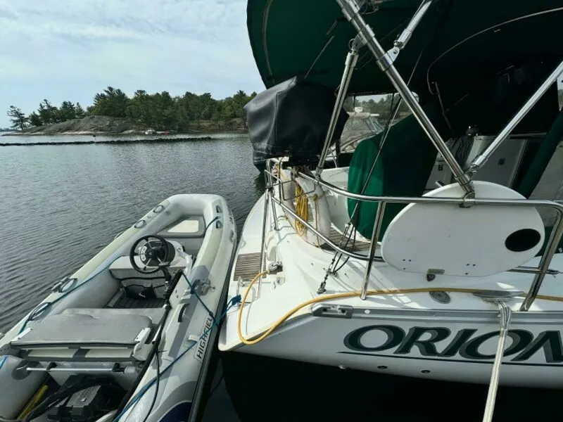 Slide: The Image of 2004 Beneteau 323 32 - 7829938
