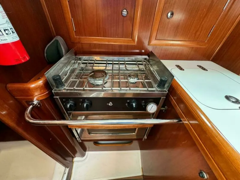Slide: The Image of 2004 Beneteau 323 32 - 7829952