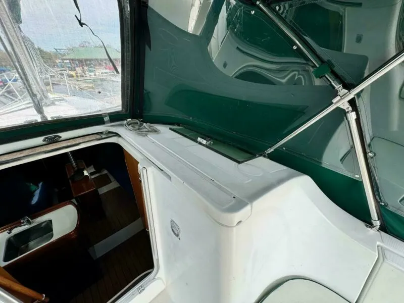 Slide: The Image of 2004 Beneteau 323 32 - 7829947