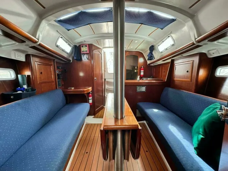 Slide: The Image of 2004 Beneteau 323 32 - 7829960