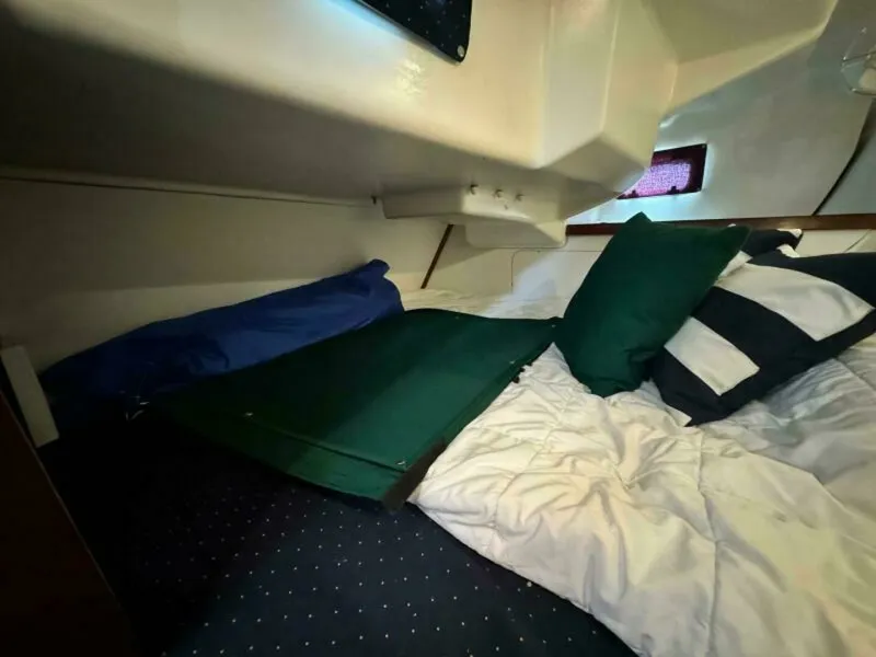 Slide: The Image of 2004 Beneteau 323 32 - 7829963