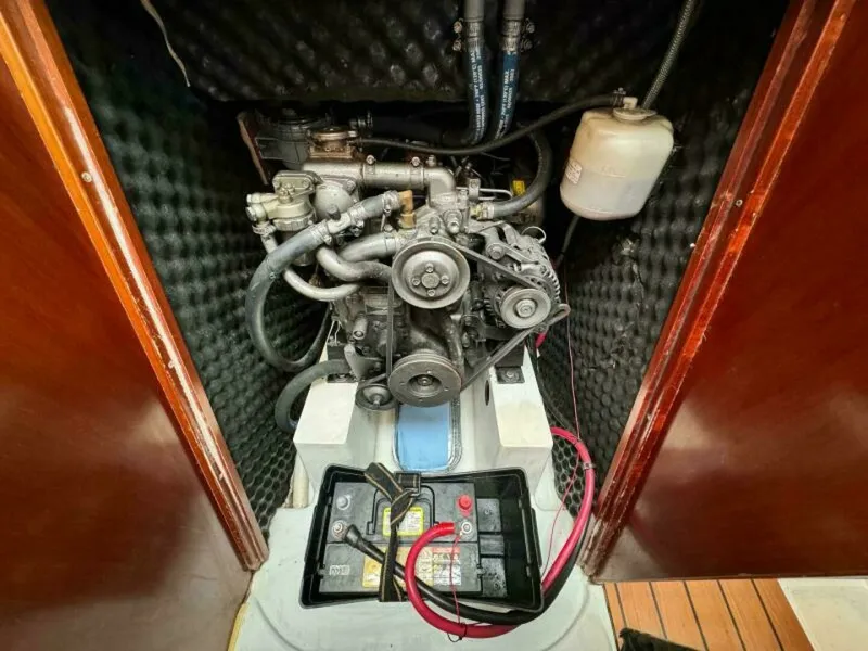 Slide: The Image of 2004 Beneteau 323 32 - 7829966