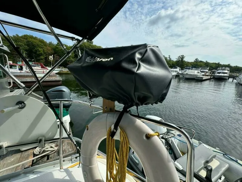 Slide: The Image of 2004 Beneteau 323 32 - 7829941